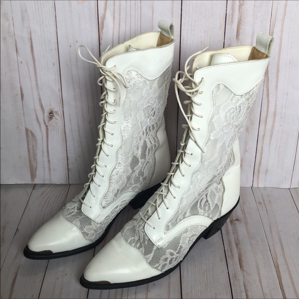 🪽🤍 Vintage Acme white Lace Up Lace Boots